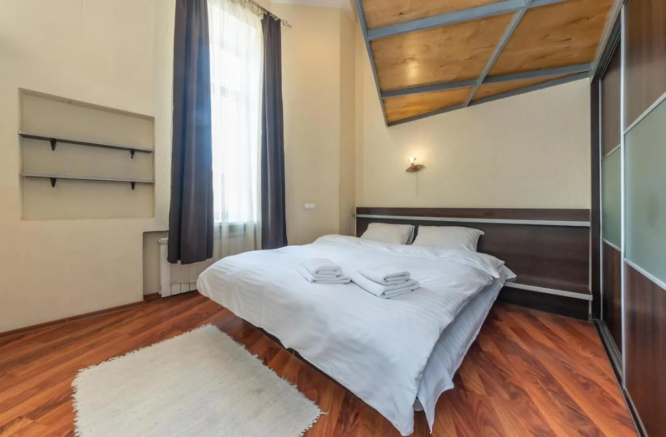 Comfortable Apartment On Mikhaylovskiy Lane Kiev