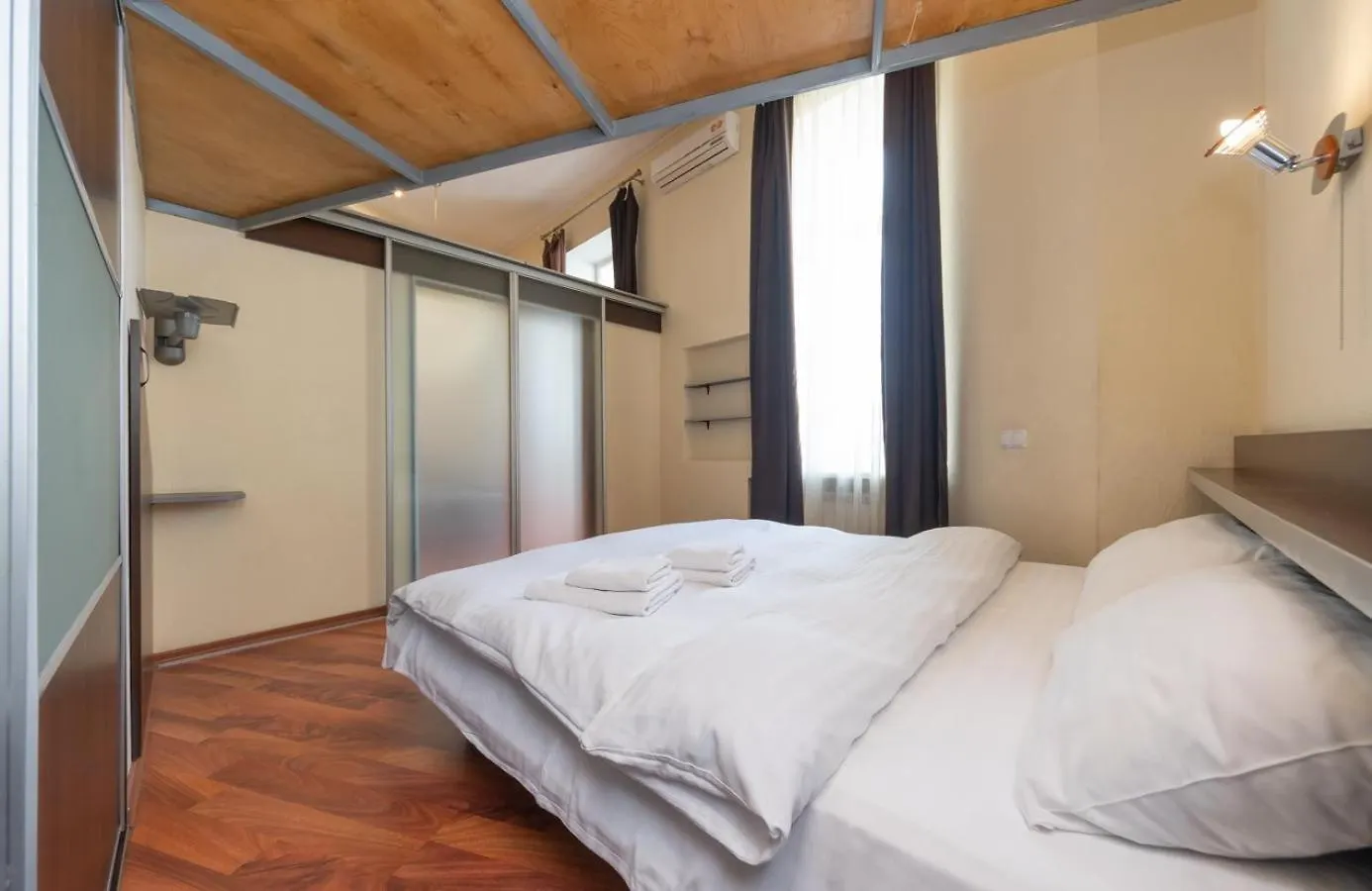 Comfortable Apartment On Mikhaylovskiy Lane Kiev