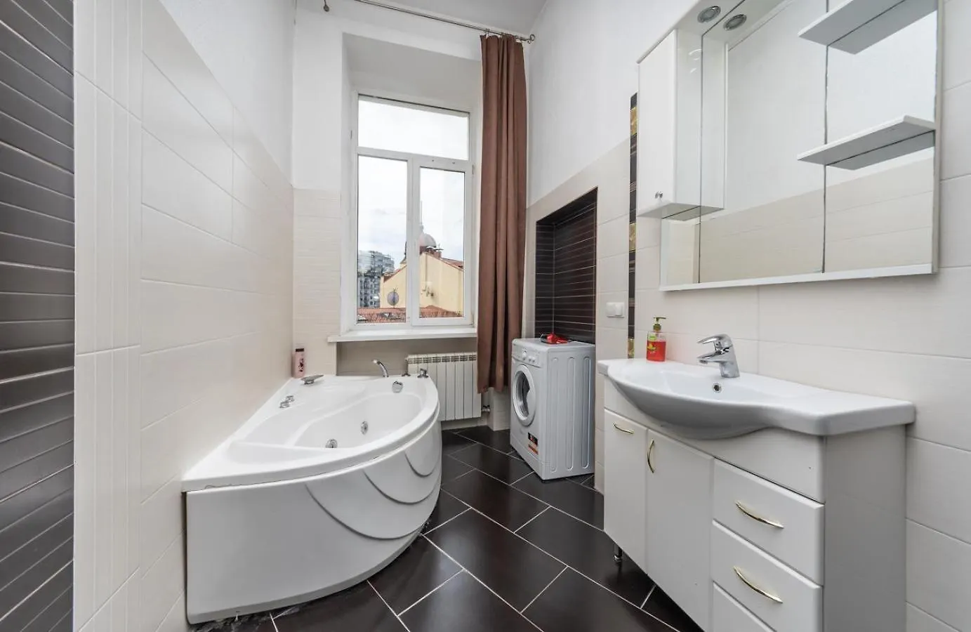 Comfortable Apartment On Mikhaylovskiy Lane Kiev