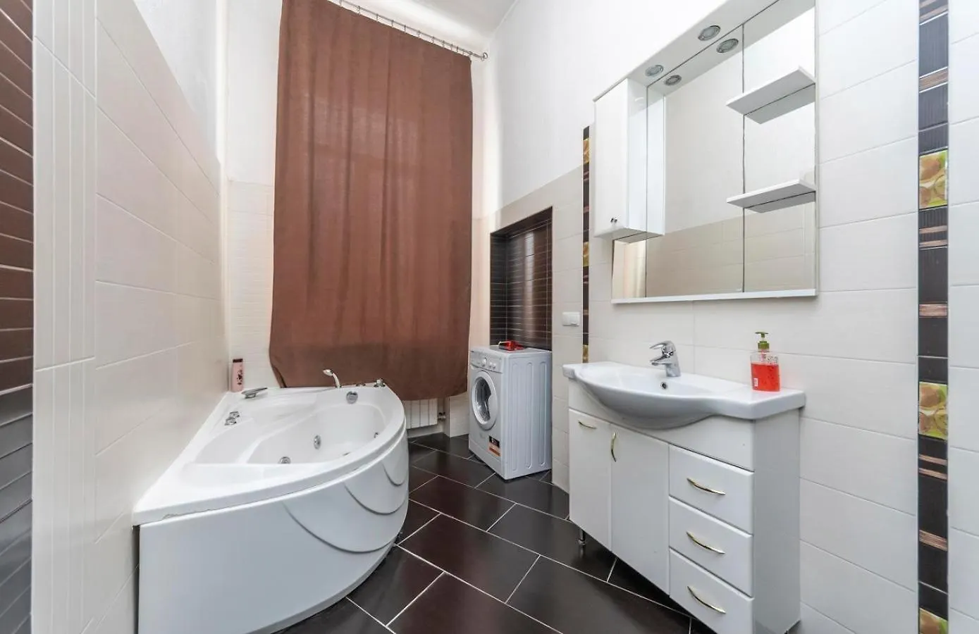 Comfortable Apartment On Mikhaylovskiy Lane Kiev